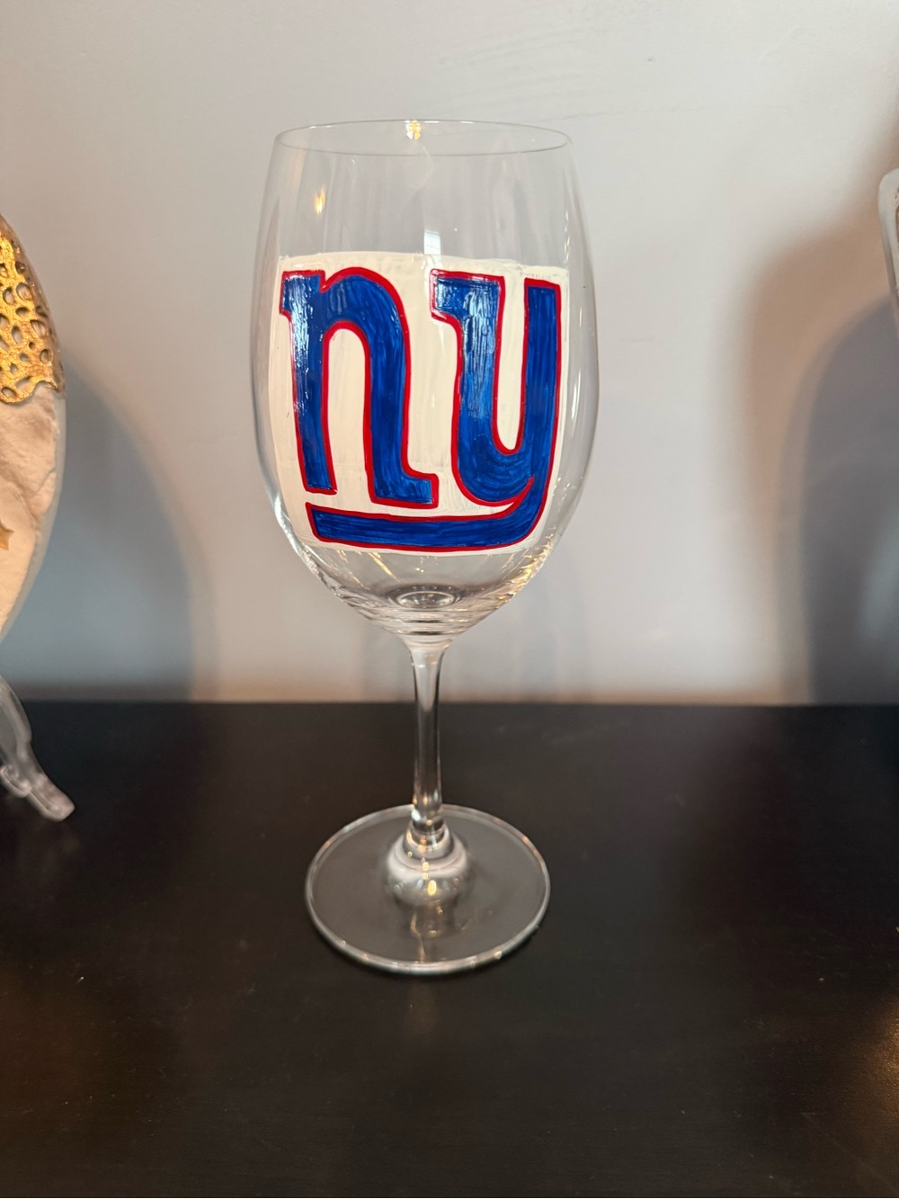 NY GIANTS Hand-Painted Blue and Red Wine Glass - Sports Logo Style